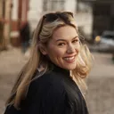 Profile avatar of "Margot Lee" on "youtube"